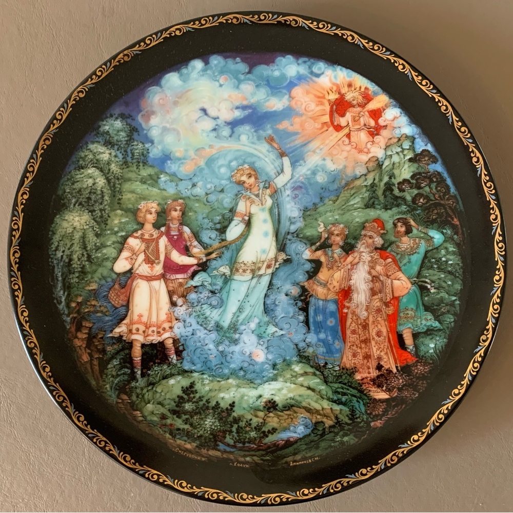 Love's Finale - Snowmaiden Russian Porcelain Plate(1990) Kholuy Art Studios.